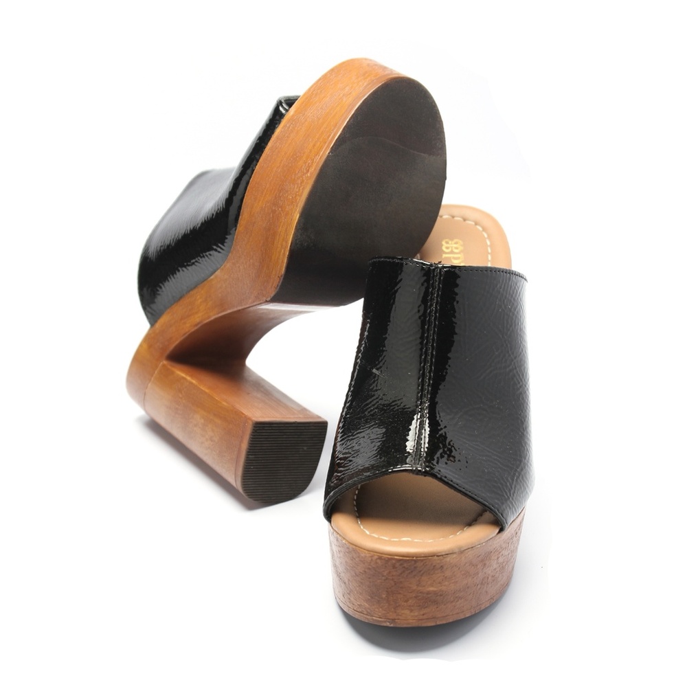 Perugia Leather Clogs Size 5